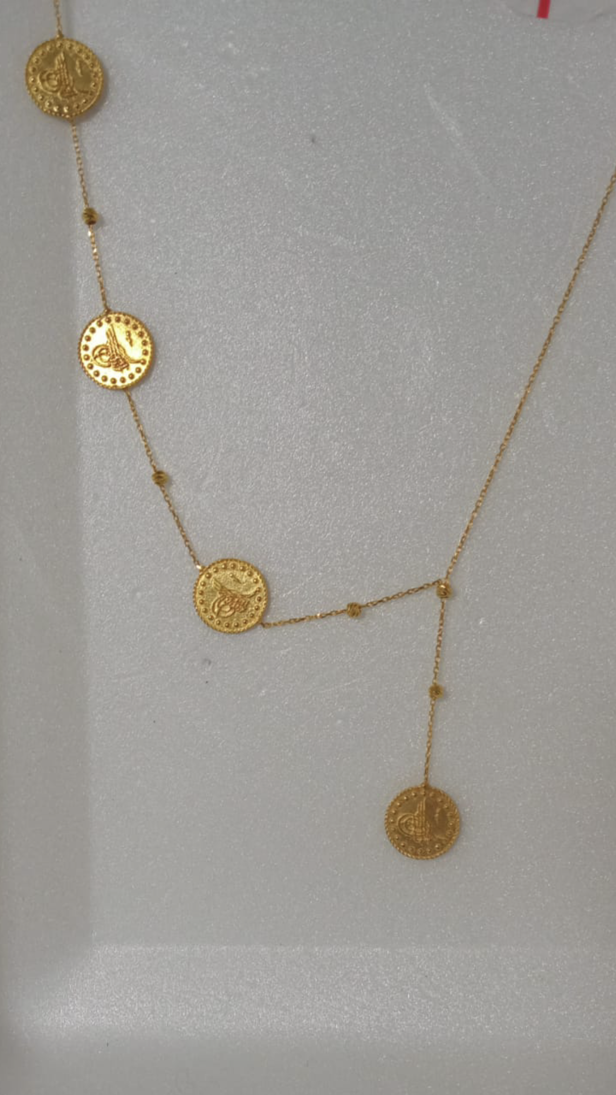 ÜÇ SIRA DORKİKALI SALLANTILI TUGRA KOLYE