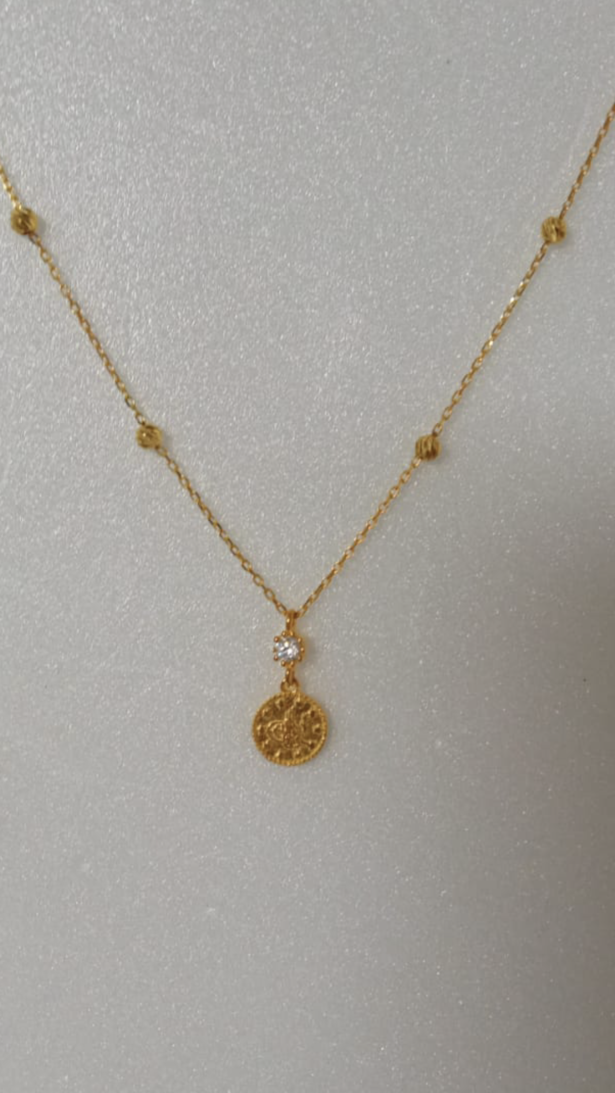 BEYAZ TAŞLI ATLAMALI DORİKALI TUGRA KOLYE