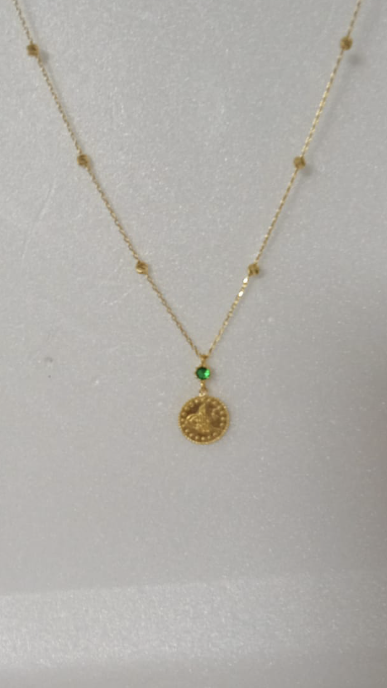 YEŞİL TAŞLI ATLAMALI DORİKALI TUGRA KOLYE