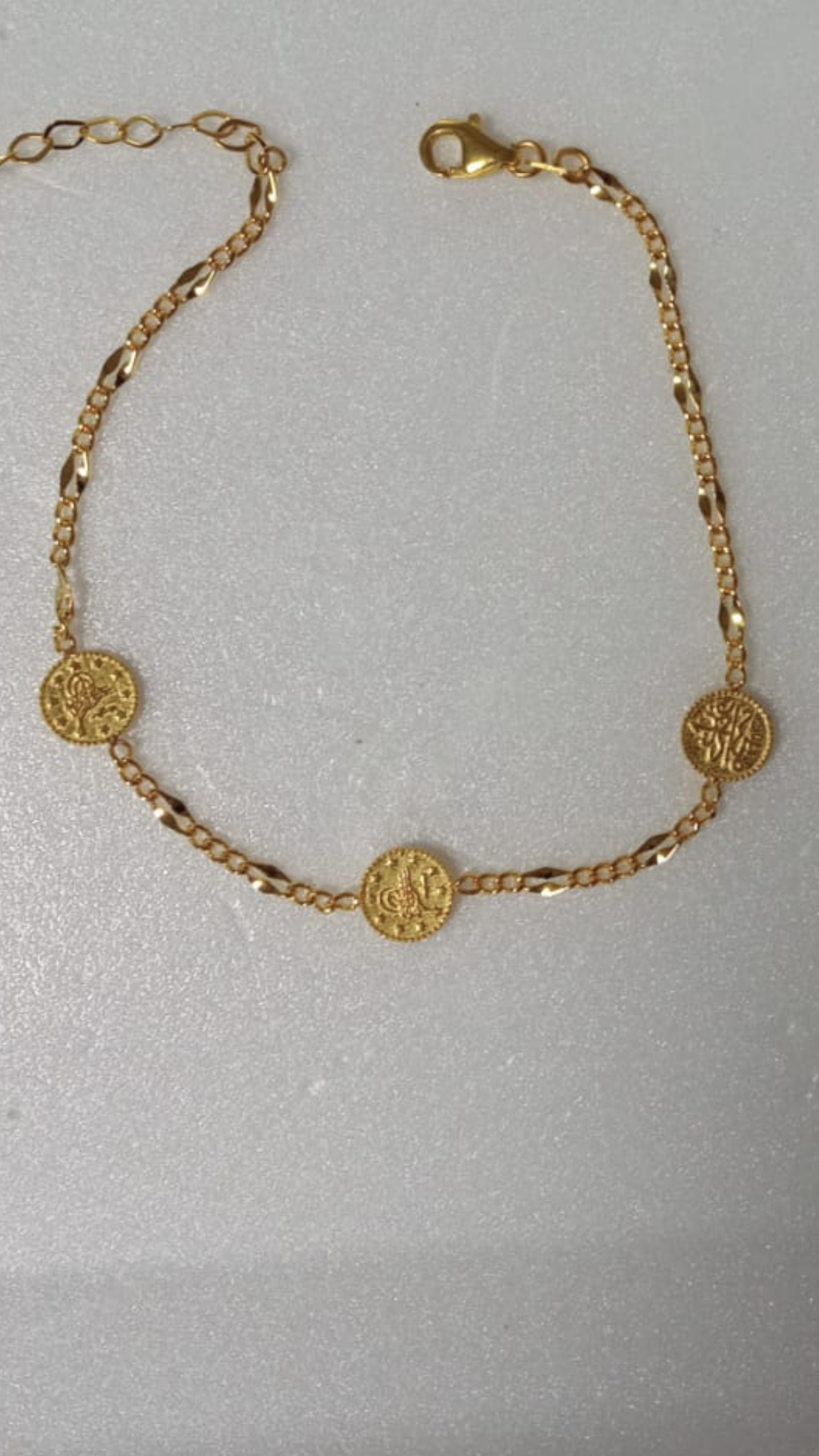 ÜÇLÜ KÜCÜK BOY TUGRALI DİZAYN FİGARO ZİNCİR BİLEKLİK