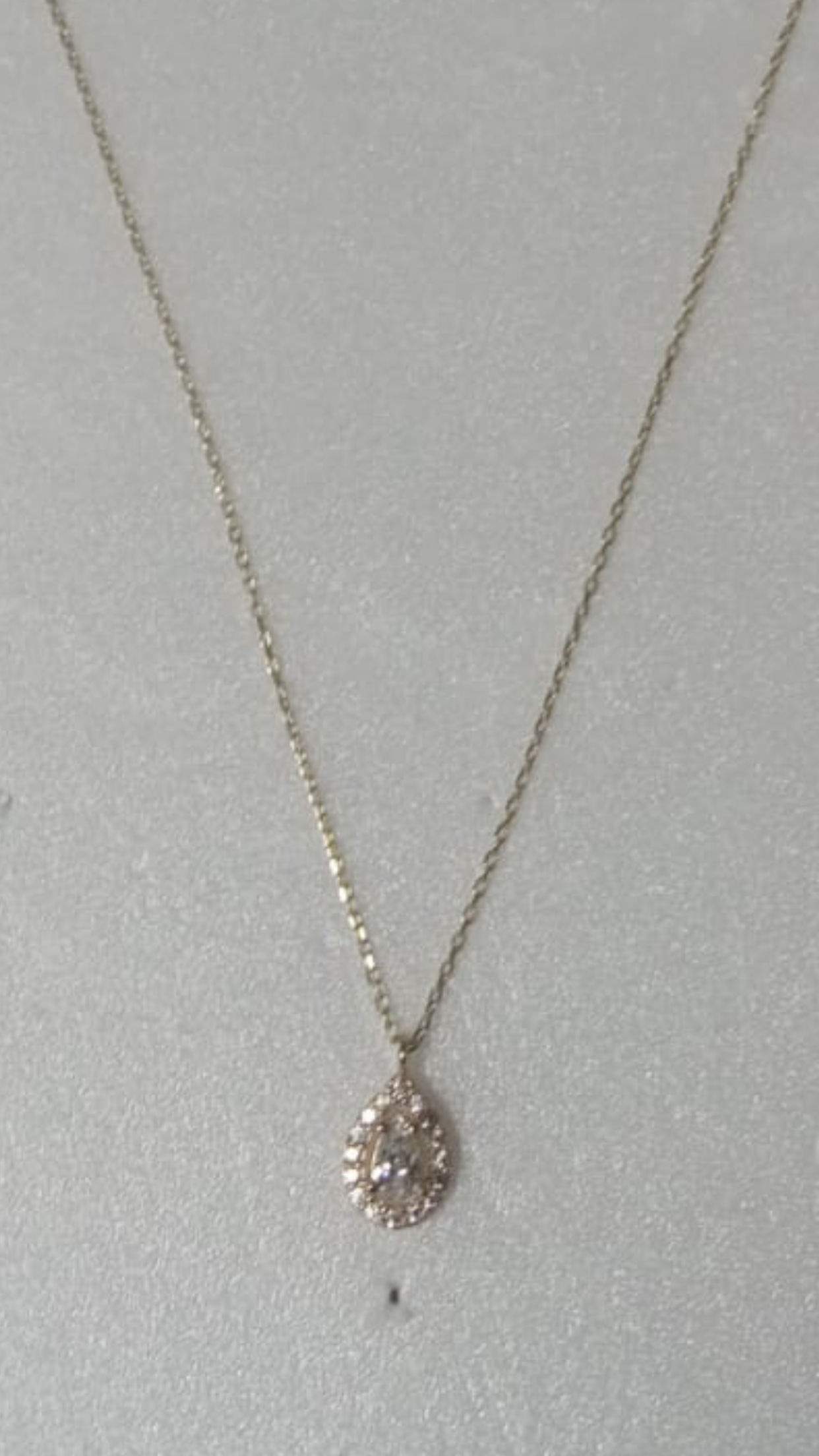 KÜCÜK BOY BEYAZ DAMLA TAŞLI TEKTAŞ KOLYE 