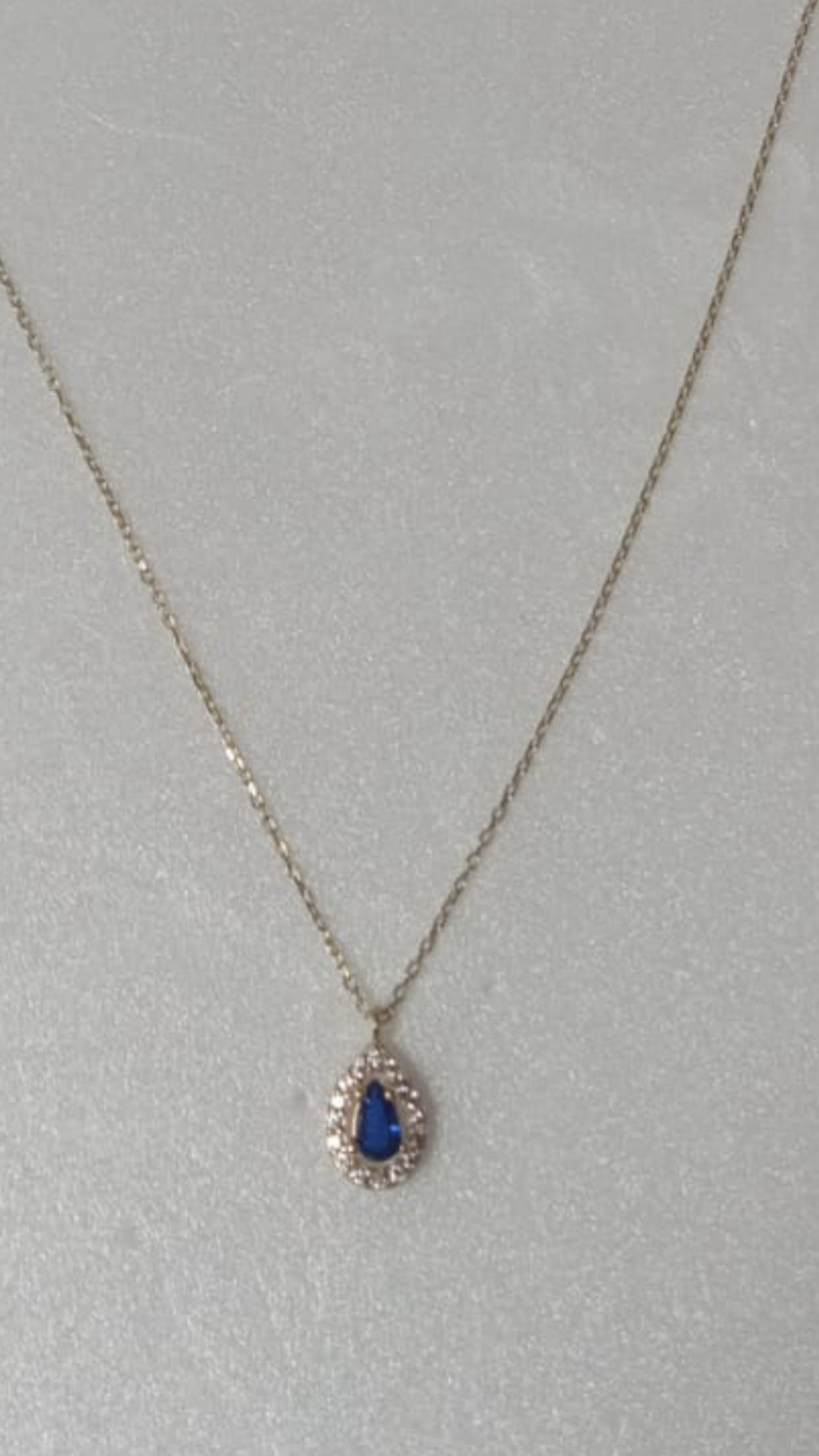 KÜCÜK BOY MAVİ DAMLA TAŞLI TEKTAŞ KOLYE 