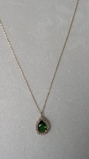 BÜYÜK BOY YEŞİL TAŞLI TEKTAŞ DAMLA KOLYE